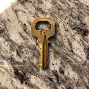 Auth. Louis Vuitton spare key #314 🔑
